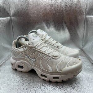 Size 7Y Nike Air Max Plus (GS) Kids Triple White Metallic Silver Shoe CW7044-100